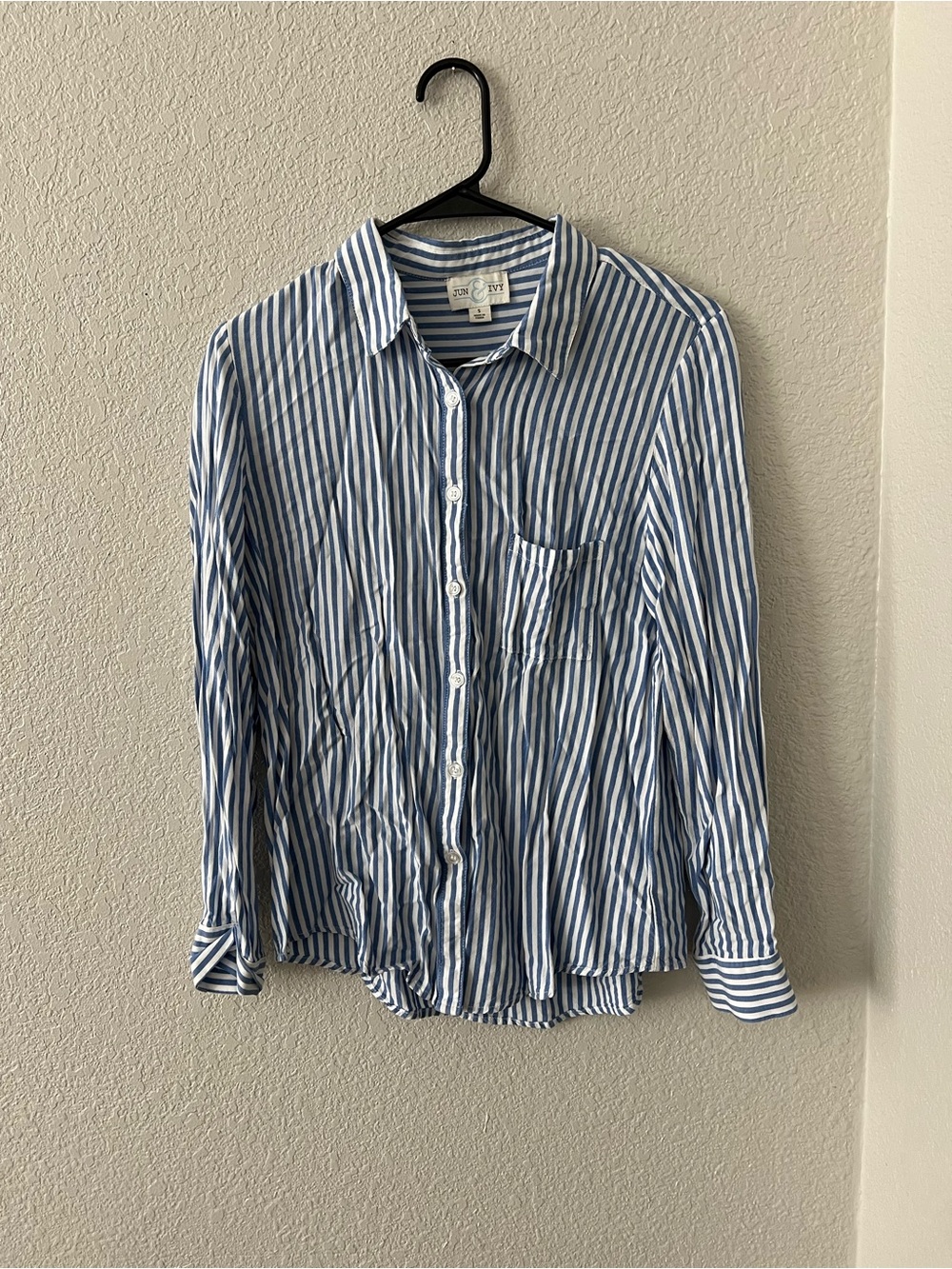 Small Jun & Ivy Women's Blue and White Striped Button-Down Shirt